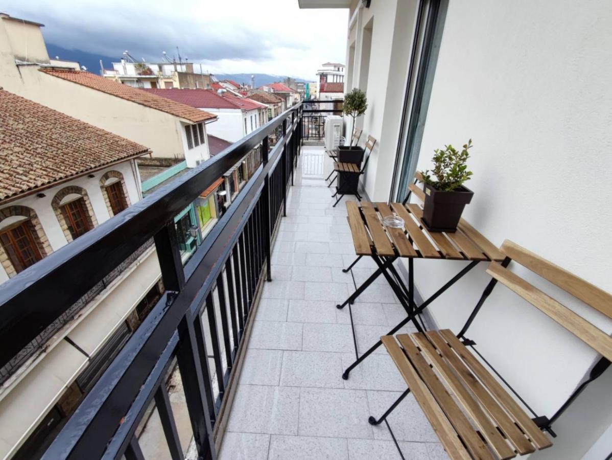 Wood & White Apartment In Historic Center With 2 Bedrooms Ioannina Ngoại thất bức ảnh
